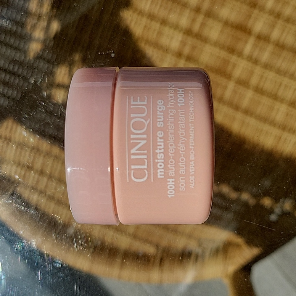 Clinque moisture surge 100H auto replenishing hydrator 1 oz